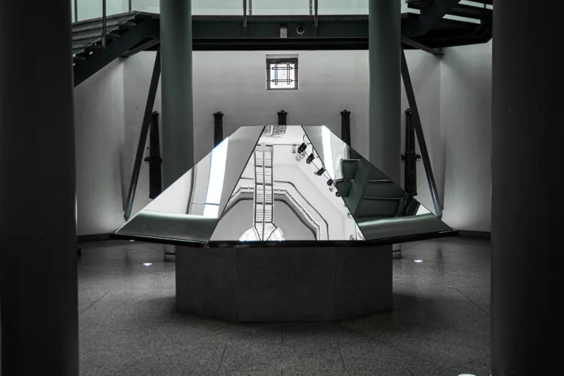 Broken Into Meaning: The Fragmentation Principle Shaping Contemporary Water Installation
